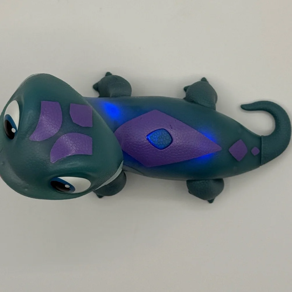 Disney Frozen 2 BRUNI The Fire‎ Spirit Salamander Light Up 7